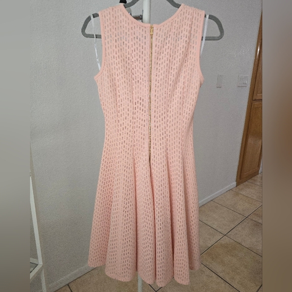 Calvin Klein - Picture 3 of 5